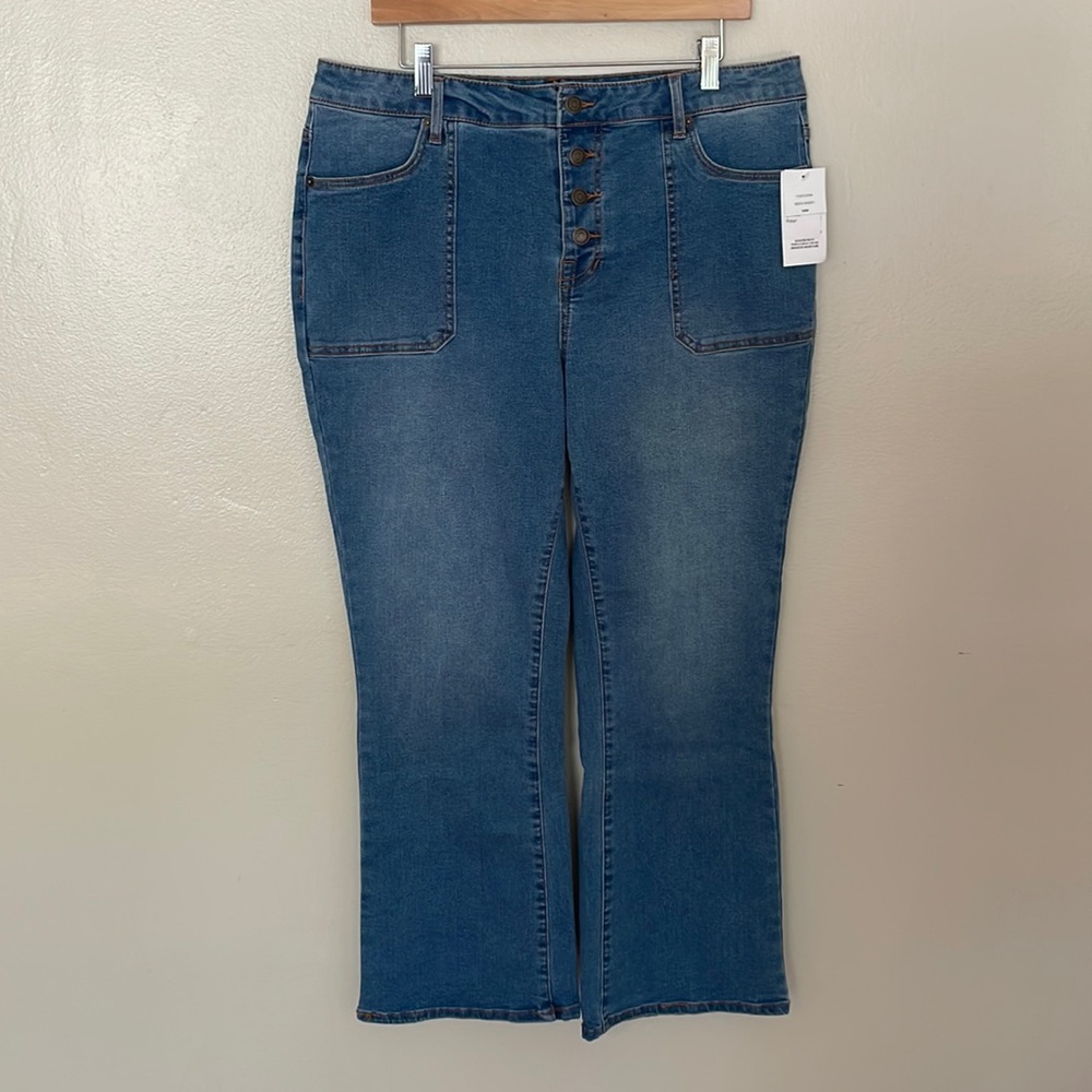 NWT Daily Thread Bootcut Jeans. Size 16W